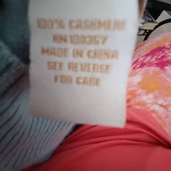 Mainbocker Womens Size XL Light Blue Cashmere Turtleneck with pearl button - Picture 8 of 8